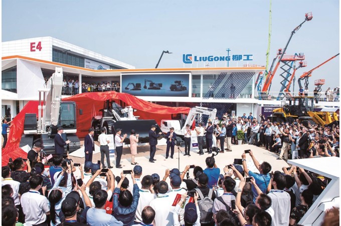 2019年發(fā)布全球首臺(tái)商用5G遙控裝載機(jī)及三款純電動(dòng)設(shè)備，推動(dòng)行業(yè)電智化轉(zhuǎn)型邁出堅(jiān)實(shí)的一步