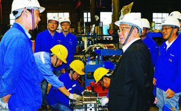 深入基層訪實(shí)情 鼓足干勁促提升 曾光安視察江蘇柳工和柳工常州公司