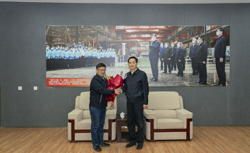 自治區(qū)領(lǐng)導(dǎo)慰問柳工技術(shù)專家和技能人才