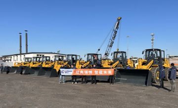 13臺(tái)柳工裝載機(jī)交付！