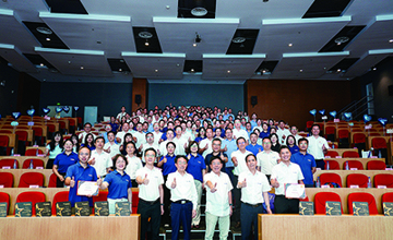 柳工舉辦2025年教師節(jié)慶典暨年度人才發(fā)展總結(jié)大會(huì)
