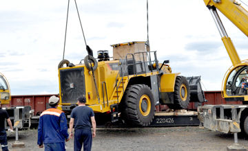 中國最大裝載機(jī)順利交付并投入使用