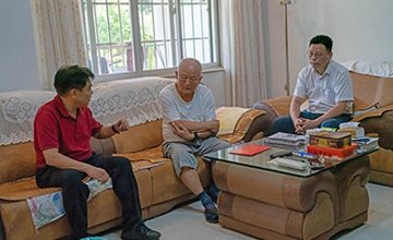 柳州市國(guó)慶節(jié)前到公司慰問(wèn)全國(guó)勞動(dòng)模范