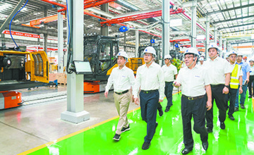 自治區(qū)副主席、柳州市委書記譚丕創(chuàng)到柳工調(diào)研
