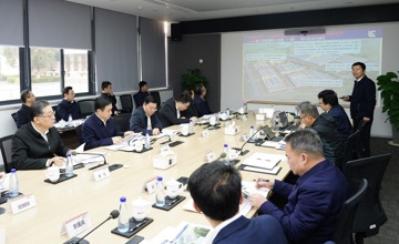 柳州市委書記張壯、市長劉勝友到柳工座談交流