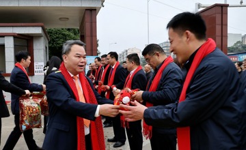 柳工集團(tuán)開(kāi)展新春走訪(fǎng)慰問(wèn)活動(dòng)