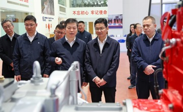 自治區(qū)副主席曹志強調(diào)研柳工：以科技創(chuàng)新引領(lǐng)產(chǎn)業(yè)創(chuàng)新 加快打造現(xiàn)代化支柱產(chǎn)業(yè)