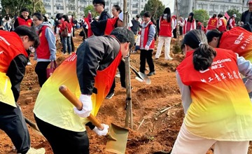 正“植”青春 綠動(dòng)未來  ——柳工青年開展植樹志愿活動(dòng)